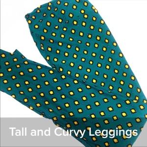 LULAROE GREEN POKADOT LEGGINGS